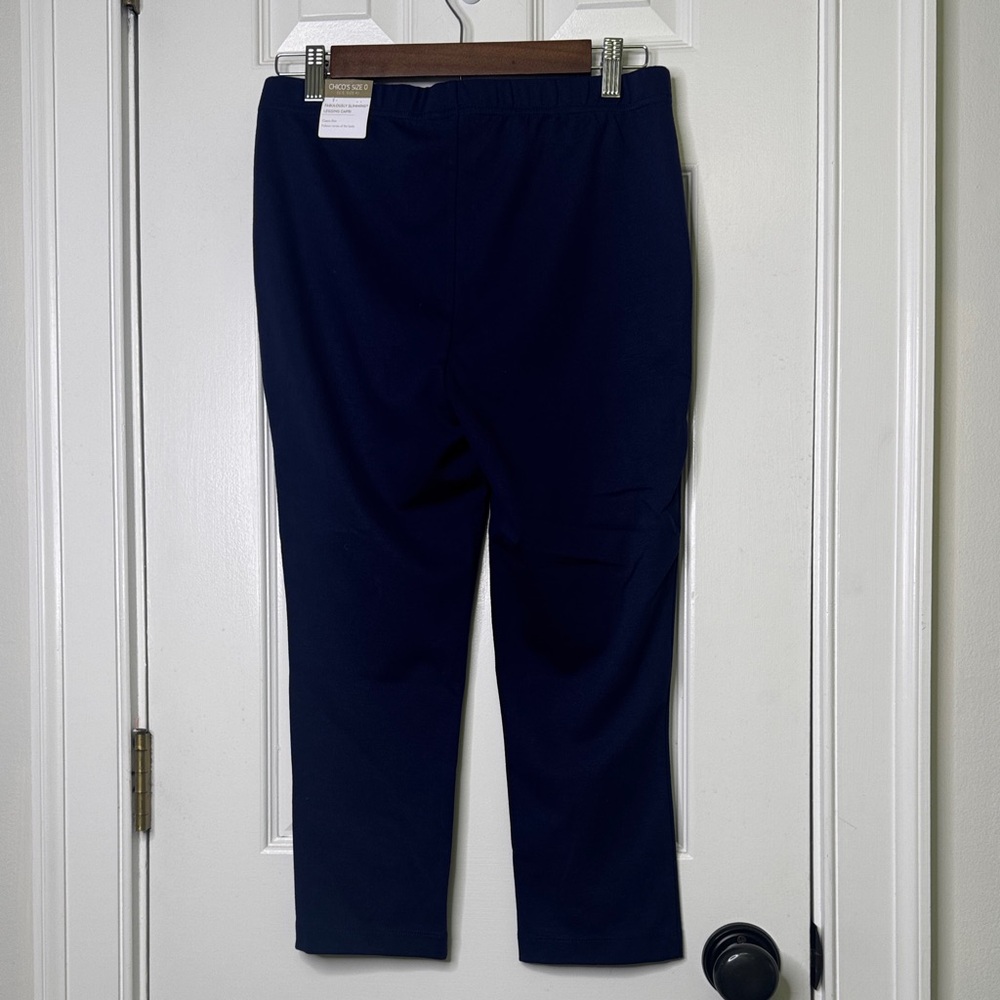 ✨ Chico’s Fabulously Slimming Navy Capri Pants NWT 0 Chicos US 4 - Picture 5 of 8